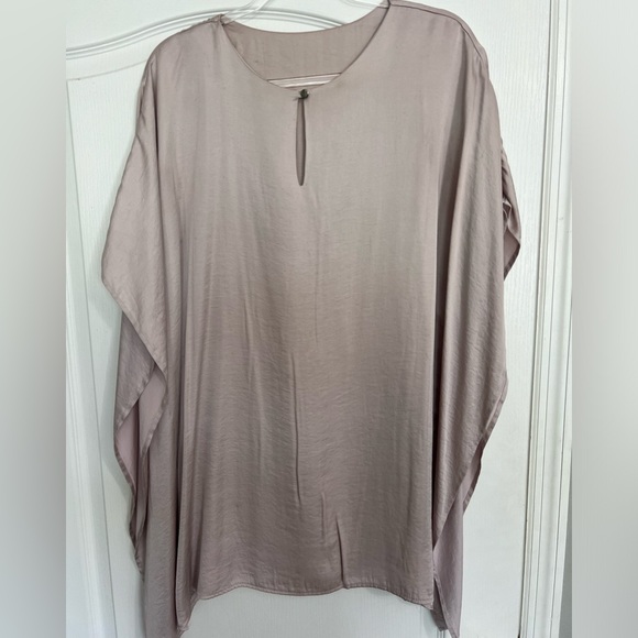 Satin pink dress with flowy sides/sleevs - Picture 1 of 2